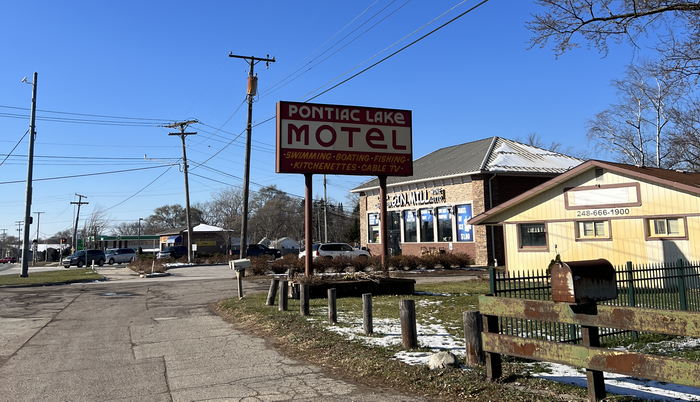 Pontiac Lake Motel - Nov 22 2022 (newer photo)
